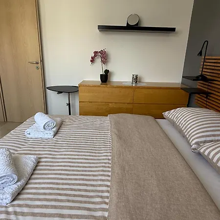 شقة Matea